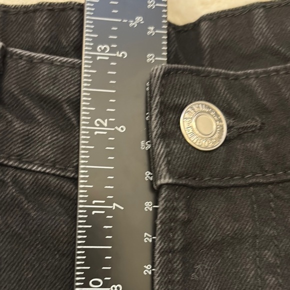 H&M‎ Relaxed Black Jean Shorts for Effortless Style 6 - Picture 10 of 13